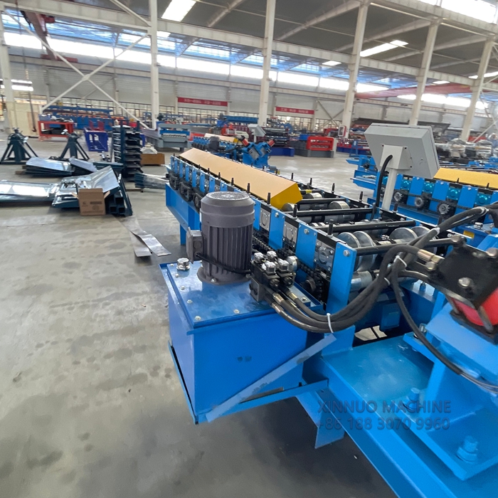 Double-row C-channel roll forming machine for simultaneous production of two profiles. Boosts efficiency, saves space and labor. Ideal for high-volume light steel framing.