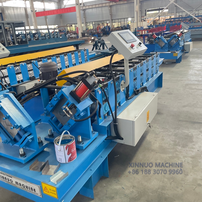 Double-row C-channel roll forming machine for simultaneous production of two profiles. Boosts efficiency, saves space and labor. Ideal for high-volume light steel framing.
