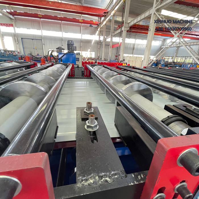 Formadora triple capa 3 en 1: produce tres perfiles con alta eficiencia, bajo costo y dise&ntilde;o personalizado.