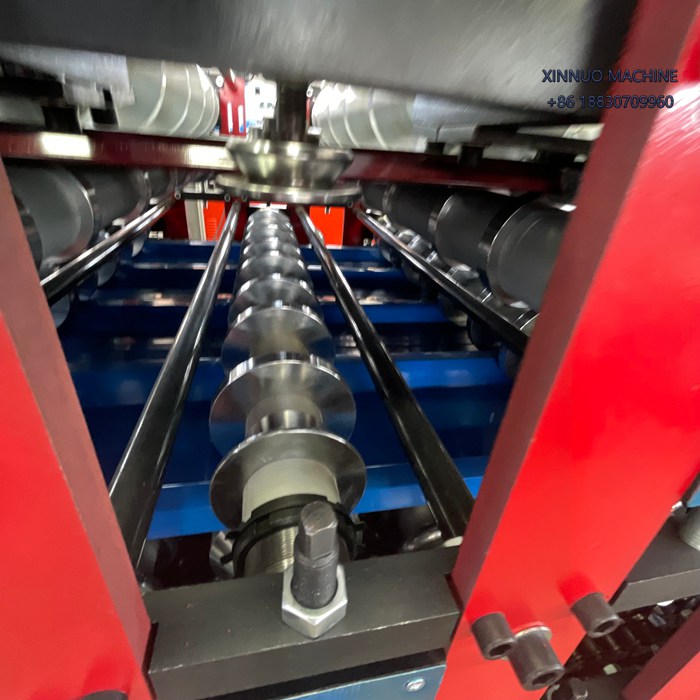 Formadora triple capa 3 en 1: produce tres perfiles con alta eficiencia, bajo costo y dise&ntilde;o personalizado.