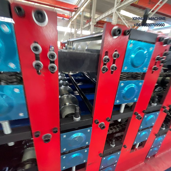 Formadora triple capa 3 en 1: produce tres perfiles con alta eficiencia, bajo costo y dise&ntilde;o personalizado.