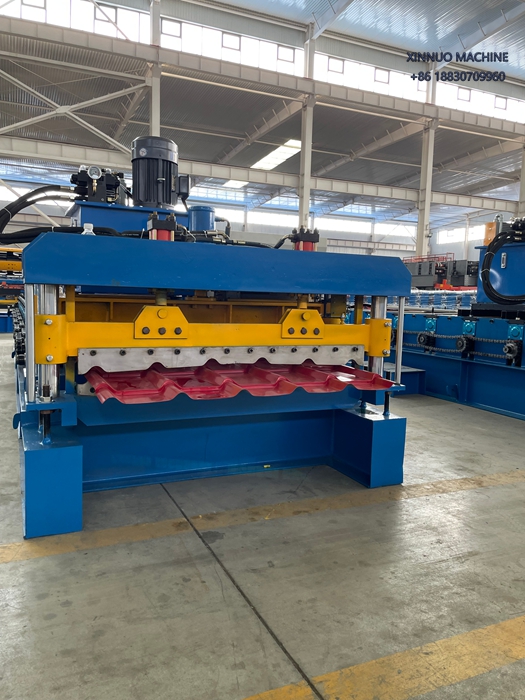 Equipo para fabricar tejas met&aacute;licas Galvateja con dise&ntilde;o atractivo y alta durabilidad.