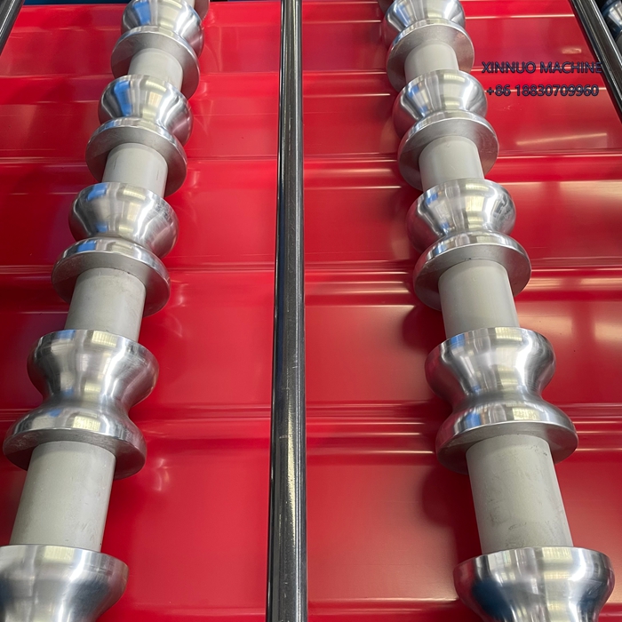 Equipo para fabricar tejas met&aacute;licas Galvateja con dise&ntilde;o atractivo y alta durabilidad.