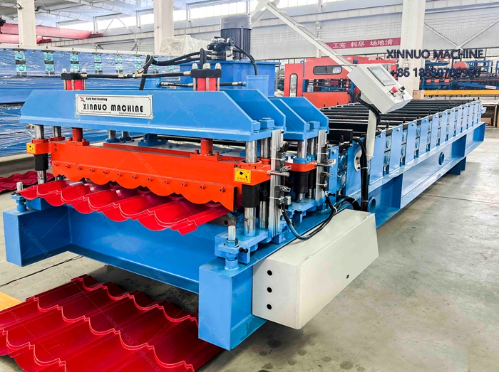 Equipo automatizado que produce tejas de acero tipo Galvateja y modelos personalizados con alta calidad.