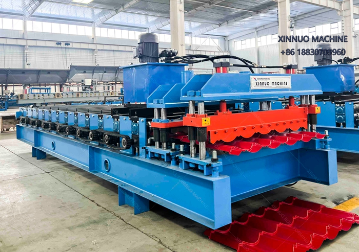 Equipo automatizado que produce tejas de acero tipo Galvateja y modelos personalizados con alta calidad.