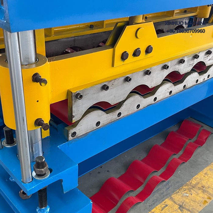 M&aacute;quina-formadora-para-teja-met&aacute;lica-Produce tejas met&aacute;licas decorativas con alta resistencia. Ideal para techos inclinados en Latinoam&eacute;rica.