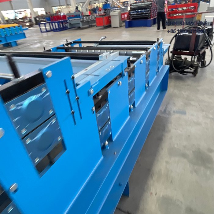 Perfiladora doble capa 2 en 1 para láminas trapezoidales y otros perfiles con cambio rápido y alta precisión.