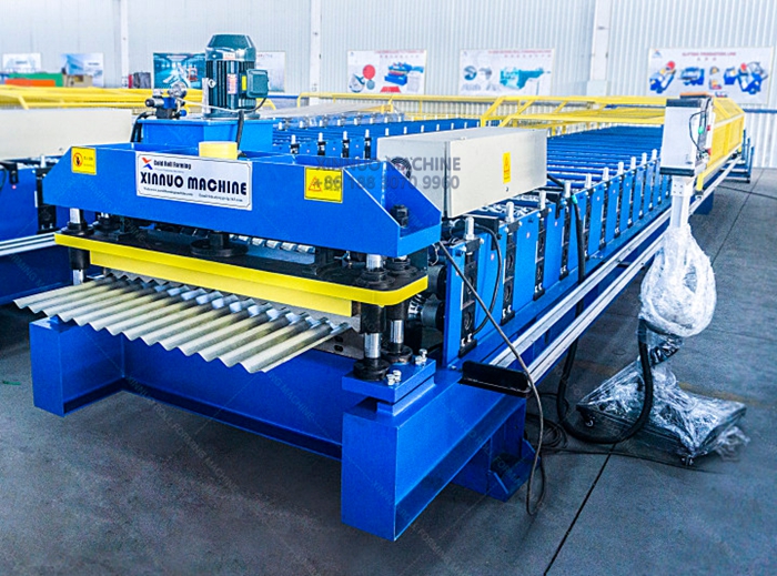 M&aacute;quina perfiladora O-100 precisa y eficiente para techos y paredes.