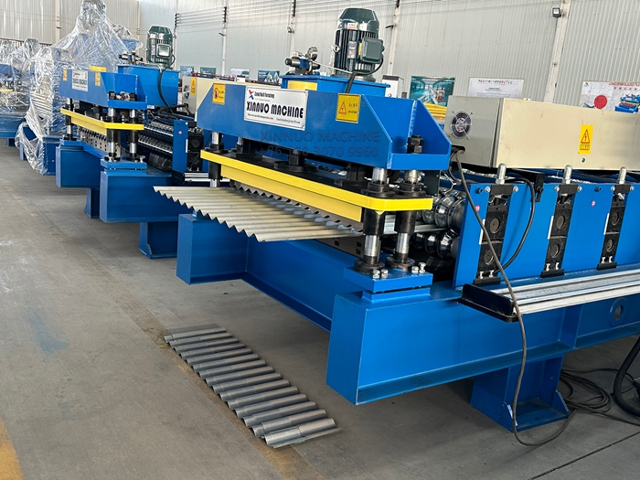 M&aacute;quina perfiladora O-100 precisa y eficiente para techos y paredes.