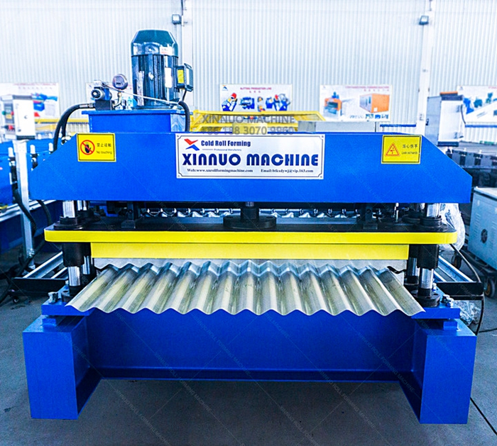 M&aacute;quina perfiladora O-100 precisa y eficiente para techos y paredes.