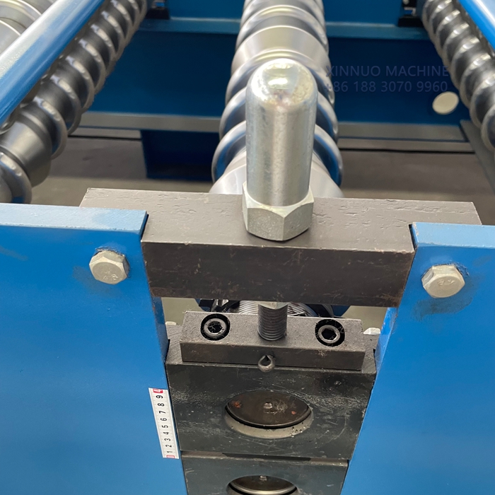 M&aacute;quina perfiladora O-30, ideal para techos y muros. Alta precisi&oacute;n, bajo costo, r&aacute;pida y rentable en LATAM.