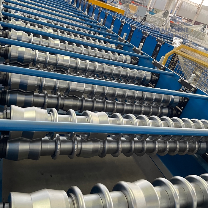 M&aacute;quina perfiladora O-30, ideal para techos y muros. Alta precisi&oacute;n, bajo costo, r&aacute;pida y rentable en LATAM.