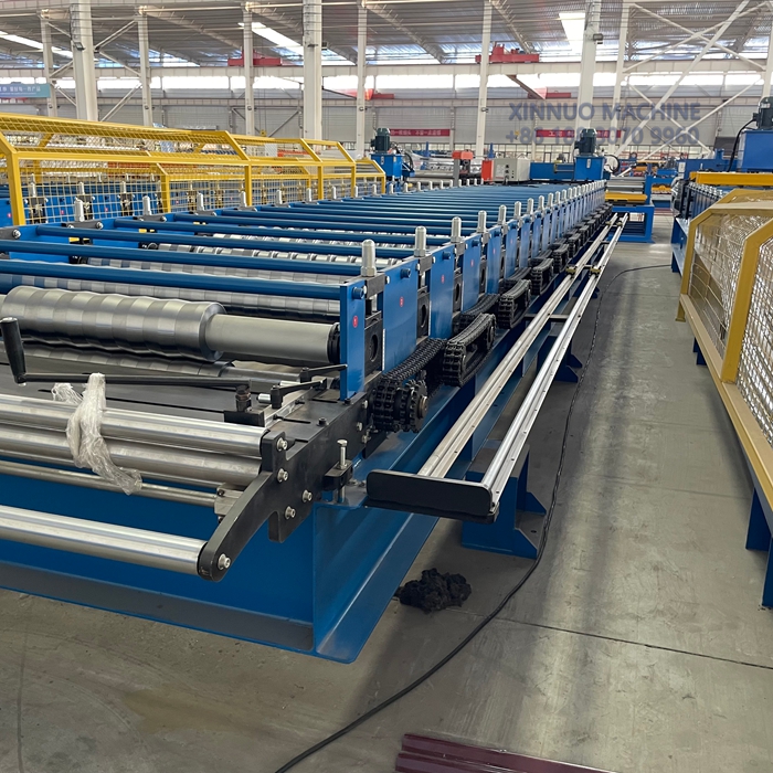 M&aacute;quina perfiladora O-30, ideal para techos y muros. Alta precisi&oacute;n, bajo costo, r&aacute;pida y rentable en LATAM.