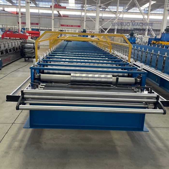 M&aacute;quina perfiladora O-30, ideal para techos y muros. Alta precisi&oacute;n, bajo costo, r&aacute;pida y rentable en LATAM.