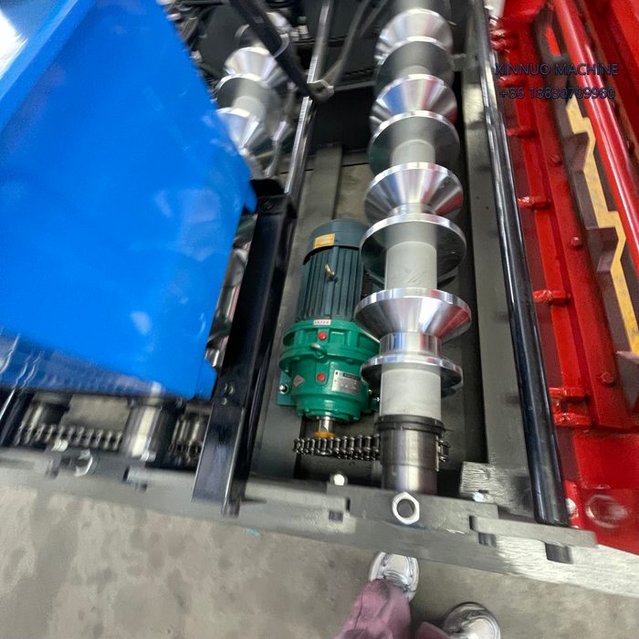 M&aacute;quina autom&aacute;tica para producir l&aacute;minas trapezoidales 1000 mm, eficiente, duradera y f&aacute;cil de operar.