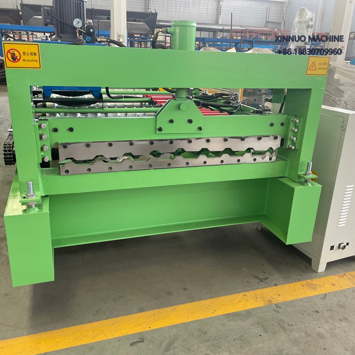 M&aacute;quina perfiladora R-101 calibre 26, alta precisi&oacute;n y durabilidad para techados en Am&eacute;rica Latina.