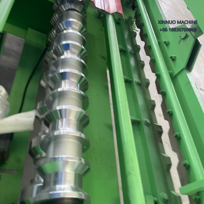 M&aacute;quina perfiladora R-101 calibre 26, alta precisi&oacute;n y durabilidad para techados en Am&eacute;rica Latina.