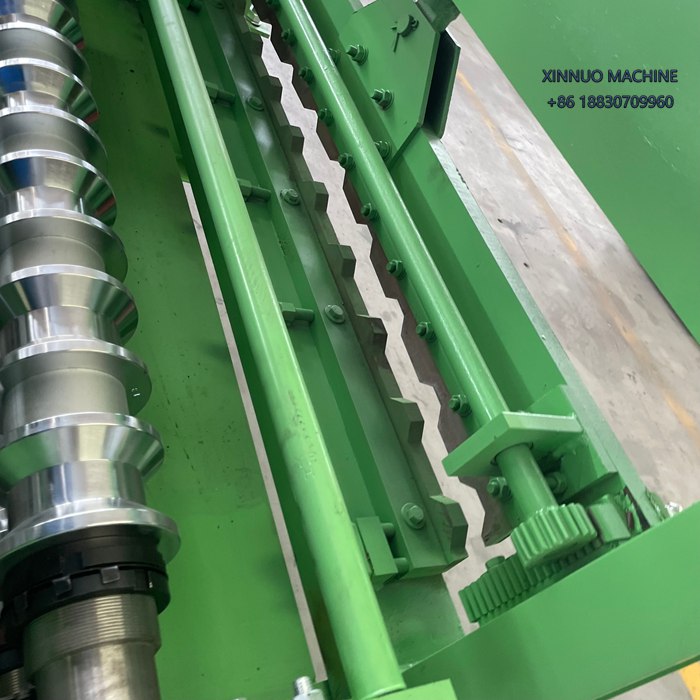 M&aacute;quina perfiladora R-101 calibre 26, alta precisi&oacute;n y durabilidad para techados en Am&eacute;rica Latina.