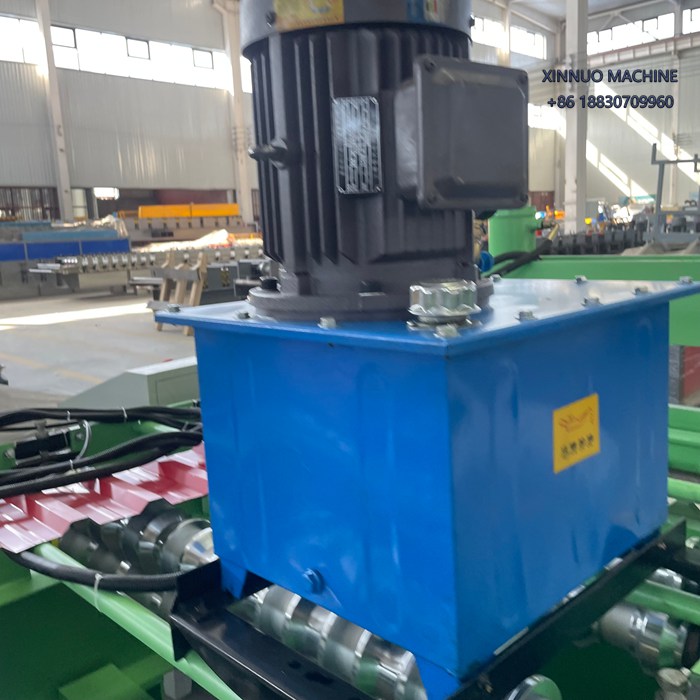 M&aacute;quina perfiladora R-101 calibre 26, alta precisi&oacute;n y durabilidad para techados en Am&eacute;rica Latina.