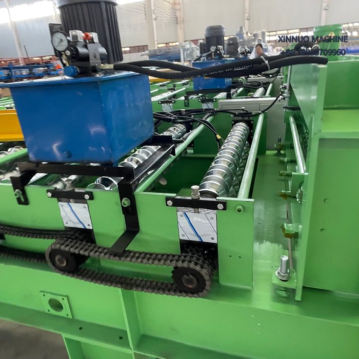 Equipo autom&aacute;tico para producir l&aacute;minas galvanizadas de alta precisi&oacute;n, ideal para techos y muros en Latinoam&eacute;rica