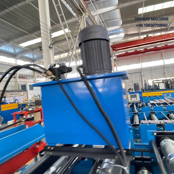 Máquina automatizada para fabricar paneles murales metálicos duraderos y resistentes para industria