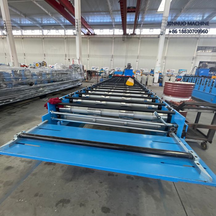 Máquina automatizada para fabricar paneles murales metálicos duraderos y resistentes para industria