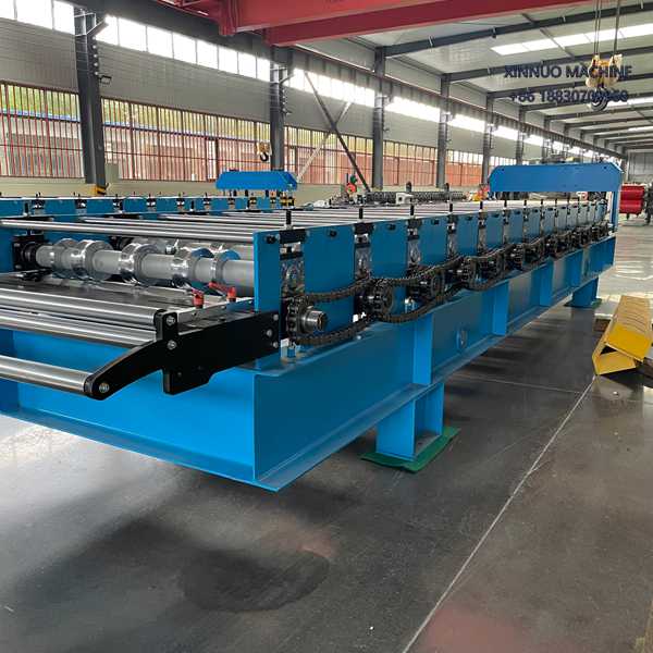 Equipo autom&aacute;tico para fabricar l&aacute;mina TR4, ideal en techos industriales, bodegas y viviendas econ&oacute;micas.