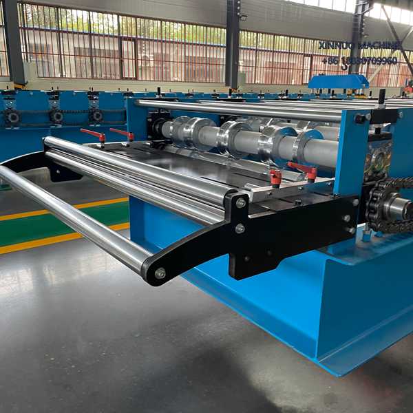 Equipo autom&aacute;tico para fabricar l&aacute;mina TR4, ideal en techos industriales, bodegas y viviendas econ&oacute;micas.