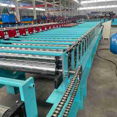 High-speed corrugated roof sheet machine with hydraulic cutting and PLC automation for precision