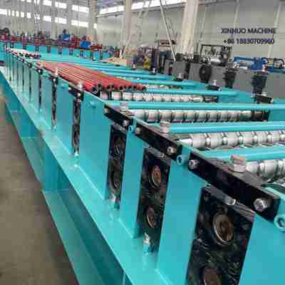 High-speed corrugated roof sheet machine with hydraulic cutting and PLC automation for precision