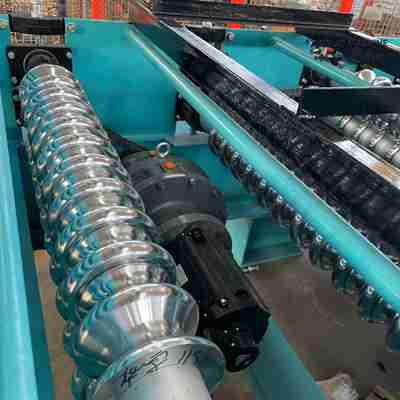 Automatic corrugated roof sheet machine with PLC control and hydraulic cutting for stable production
