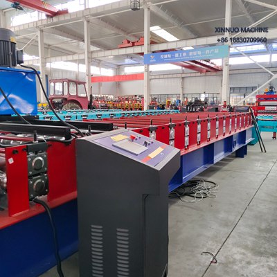 Equipo automático para fabricar láminas troqueladas con perfilado preciso y corte hidráulico.