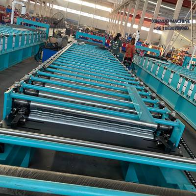 Equipo automático para fabricar láminas ColorAlúm-E40 con corte hidráulico y acabado resistente