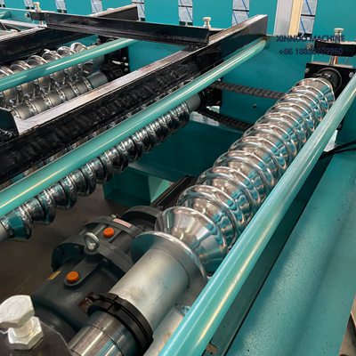 Equipo automático para fabricar láminas ColorAlúm-E40 con corte hidráulico y acabado resistente