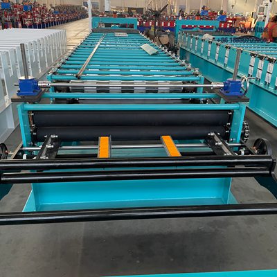 Equipo automático para fabricar láminas ColorAlúm-E40 con corte hidráulico y acabado resistente