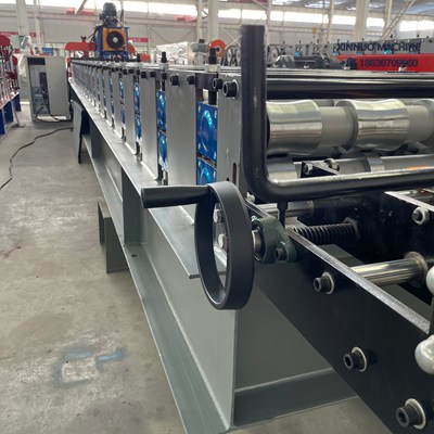 Equipo autom&aacute;tico para fabricar l&aacute;minas T-72 con precisi&oacute;n, corte hidr&aacute;ulico y alta durabilidad