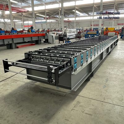 Equipo robusto y preciso para producir láminas metálicas acanaladas, ideal para techos y paredes.