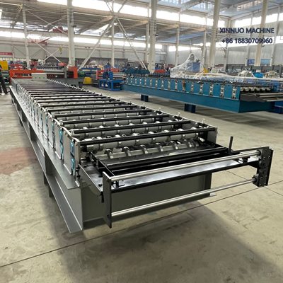 Equipo robusto y preciso para producir láminas metálicas acanaladas, ideal para techos y paredes.