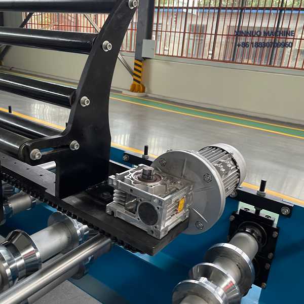 Equipo automático para fabricar láminas TR5 con corte hidráulico y perfilado preciso