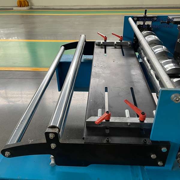 Equipo automático para fabricar láminas TR5 con corte hidráulico y perfilado preciso