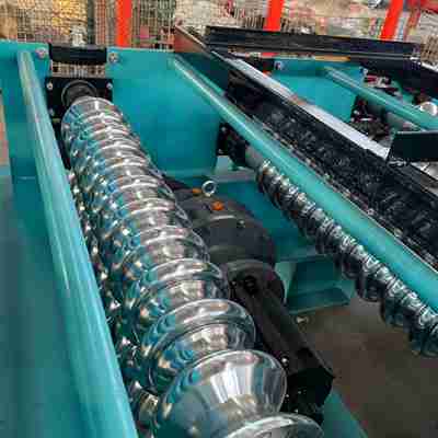 Equipo autom&aacute;tico para producir calaminas de acero galvanizado, aluzinc o prepintado con alta precisi&oacute;n