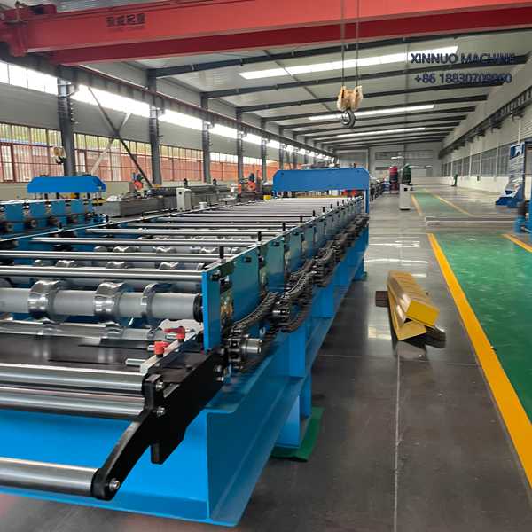 Equipo autom&aacute;tico para fabricar l&aacute;minas TR5 de Aluzinc con corte hidr&aacute;ulico y perfilado preciso