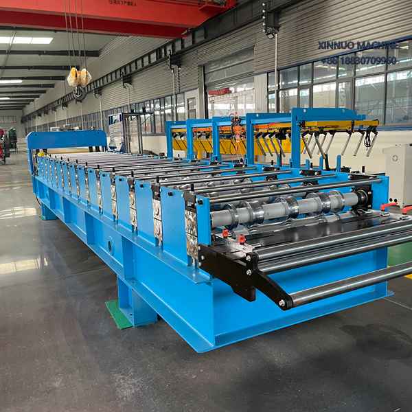 Equipo autom&aacute;tico para fabricar l&aacute;minas TR5 de Aluzinc con corte hidr&aacute;ulico y perfilado preciso