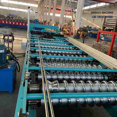 Máquina automática para fabricar telhas onduladas com corte hidráulico e perfil uniforme