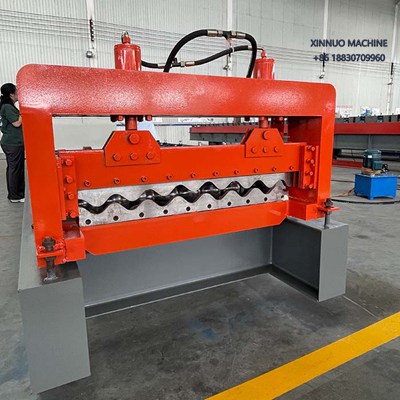 Equipamento autom&aacute;tico com corte hidr&aacute;ulico e perfil uniforme, ideal para telhas onduladas