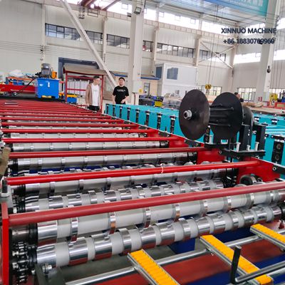 Equipamento autom&aacute;tico para fabricar telhas TR40/980 com corte hidr&aacute;ulico e perfil uniforme