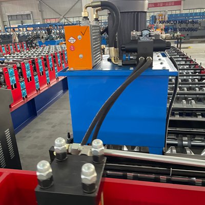 1. Apresentação do produto A Máquina TR35/1050 é um equipamento de conformação a frio projetado para fabricar telhas metálicas TR35/1050 de alta qualidade. Amplamente utilizada em coberturas residenciais, comerciais e industriais no Brasil, oferece precisão, produtividade e durabilidade.