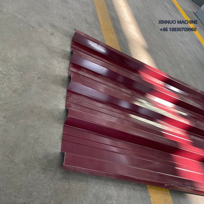 Equipamento autom&aacute;tico para fabricar telhas TR40/1020 com corte hidr&aacute;ulico e perfil uniforme