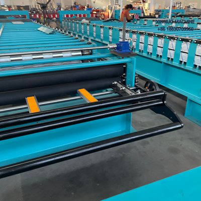 Equipamento autom&aacute;tico para fabricar telhas TP40/1000 com corte hidr&aacute;ulico e perfil uniforme