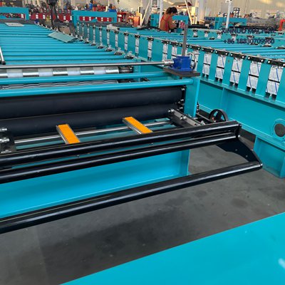 Equipamento autom&aacute;tico para fabricar telhas TP40/1000 com corte hidr&aacute;ulico e perfil uniforme